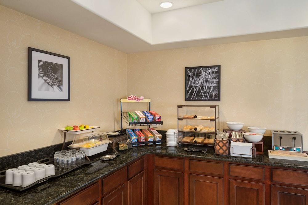 Country Inn & Suites By Radisson, Bloomington-Normal Airport, Il Экстерьер фото