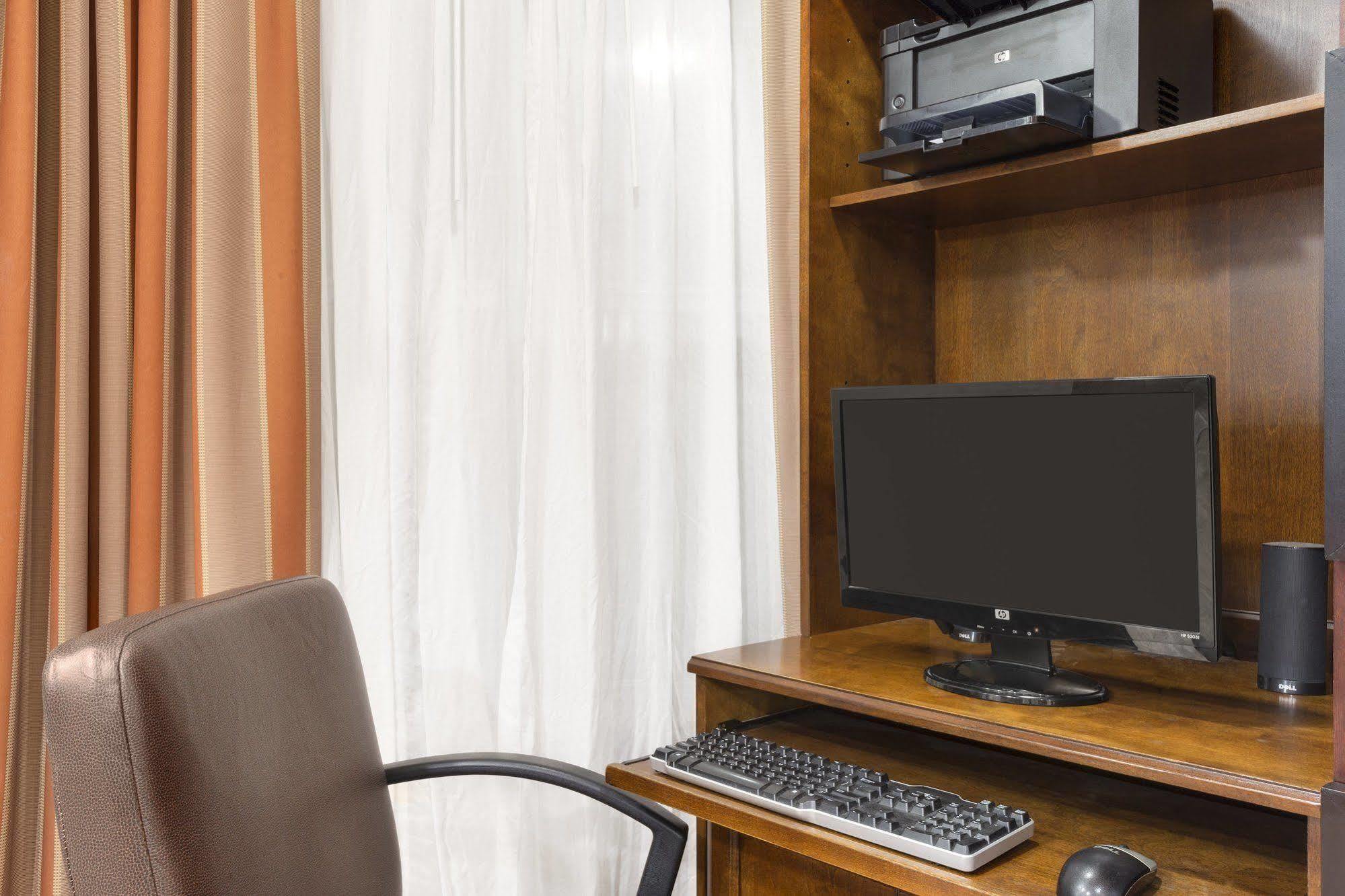 Country Inn & Suites By Radisson, Bloomington-Normal Airport, Il Экстерьер фото